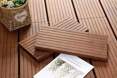 عرشه در فضای باز بامبو در پارک طبیعی Jiaomei